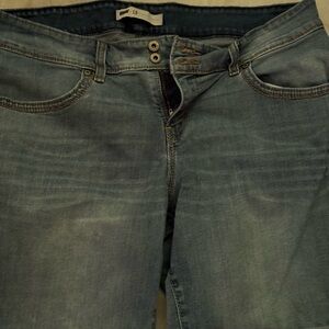Women’s size 18 Levi’s Denim shorts